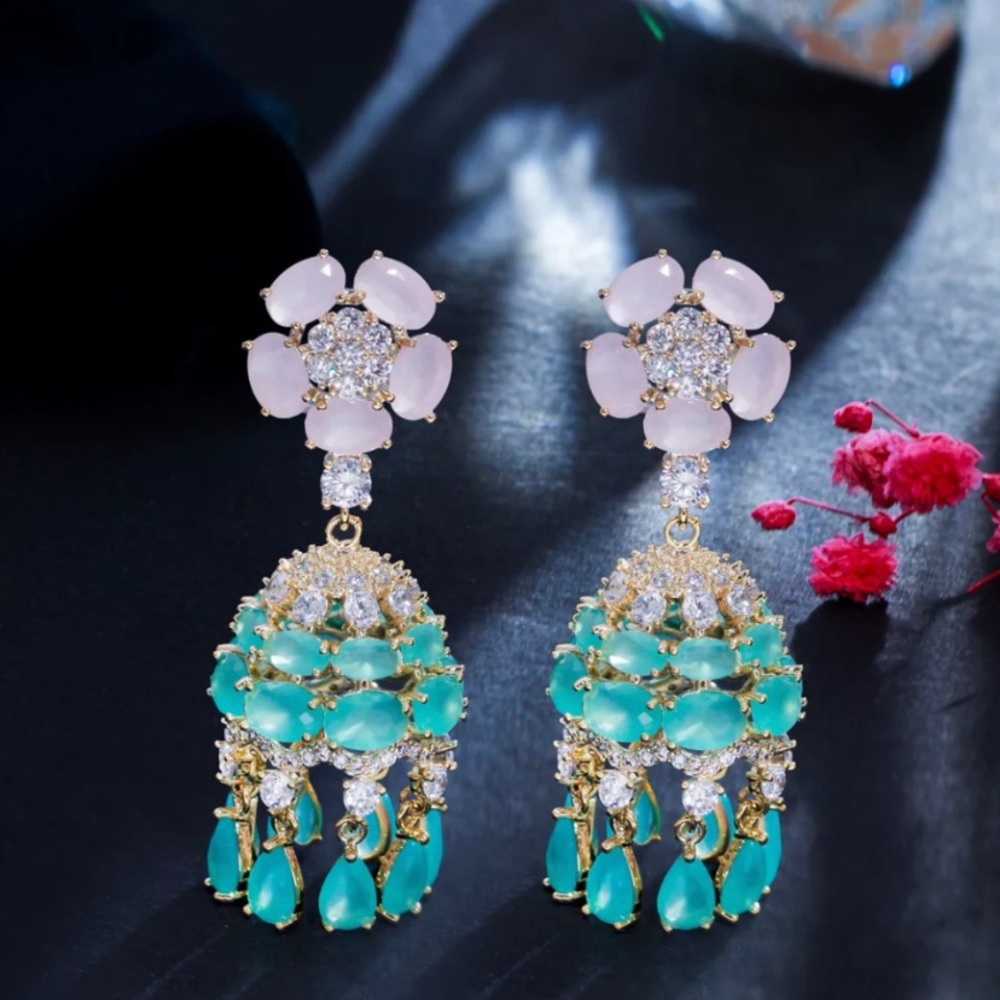 Very special earrings in green and light pink.